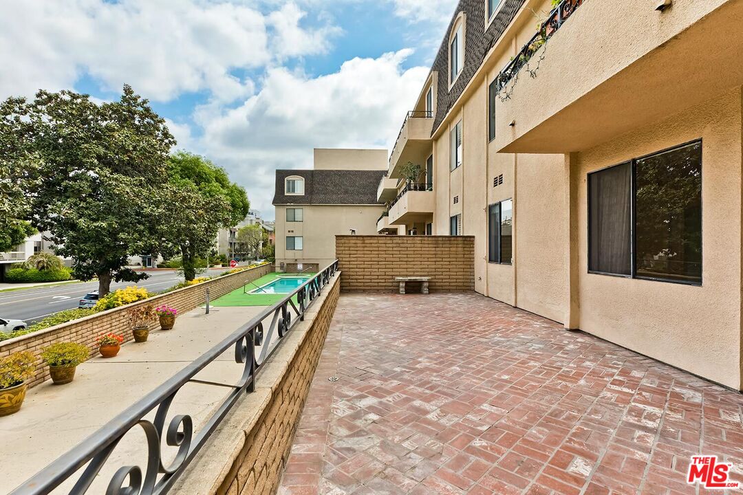 1201 S Roxbury Dr Unit: 107