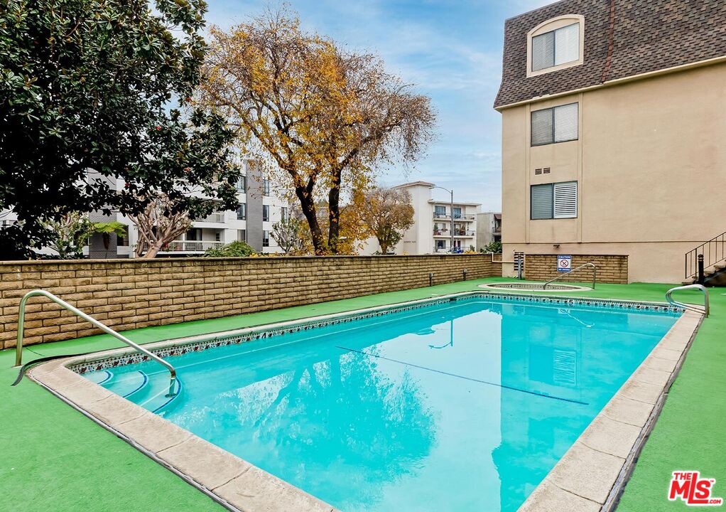 1201 S Roxbury Dr Unit: 107