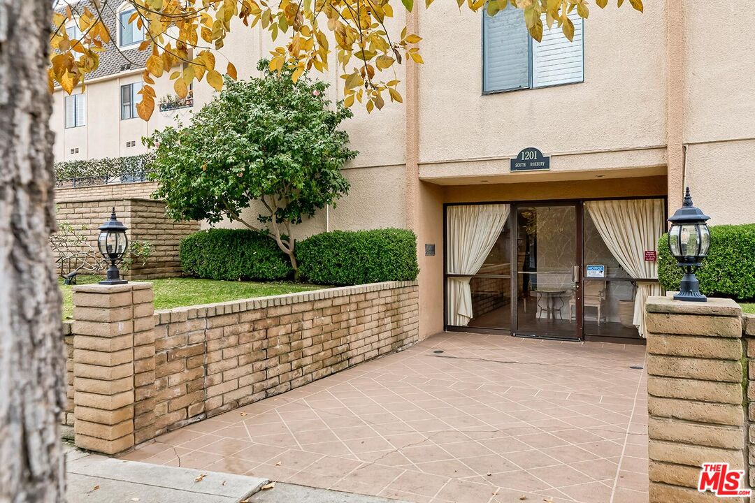 1201 S Roxbury Dr Unit: 107