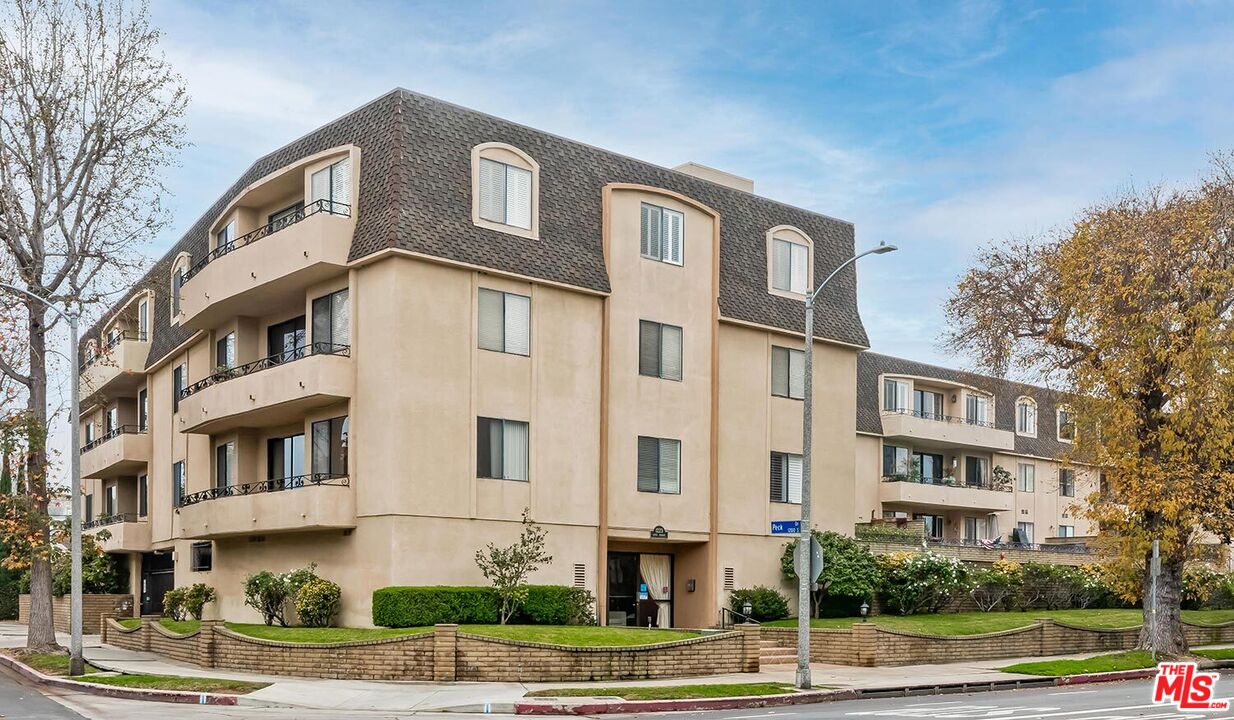 1201 S Roxbury Dr Unit: 107