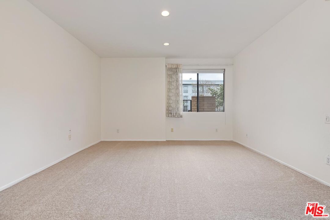 1201 S Roxbury Dr Unit: 107