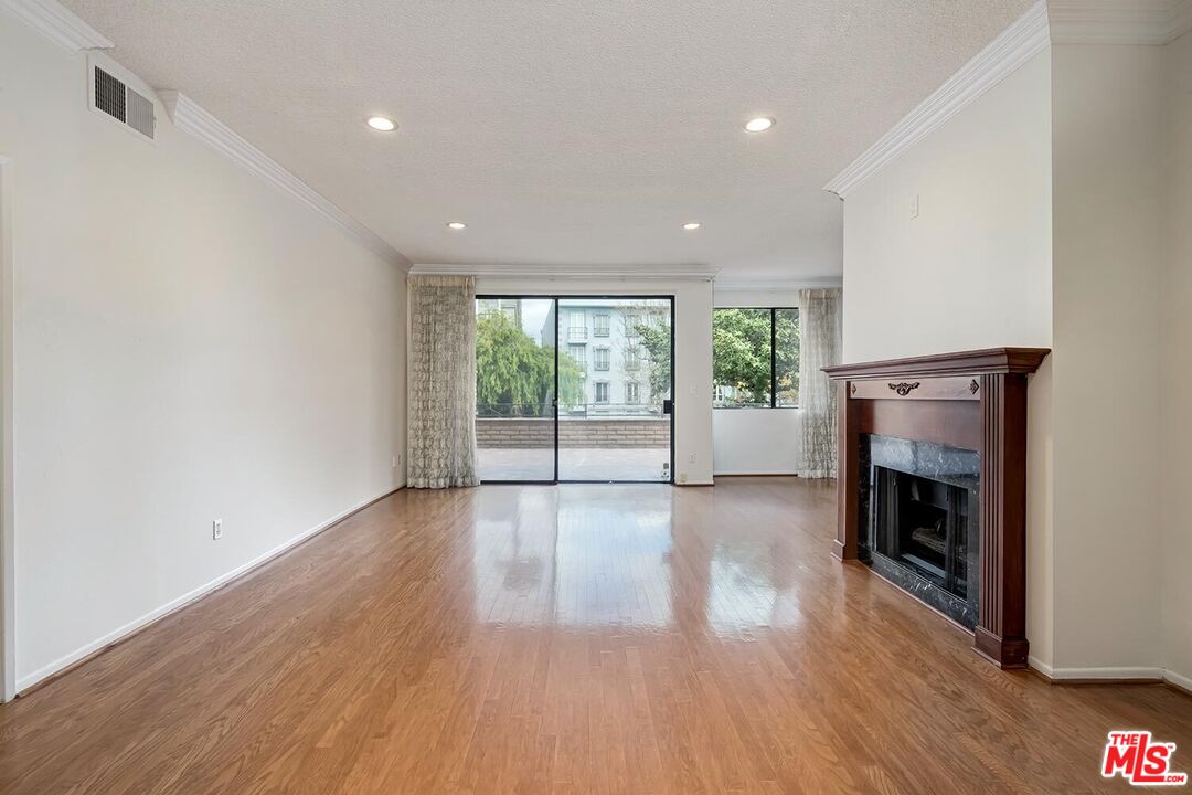 1201 S Roxbury Dr Unit: 107