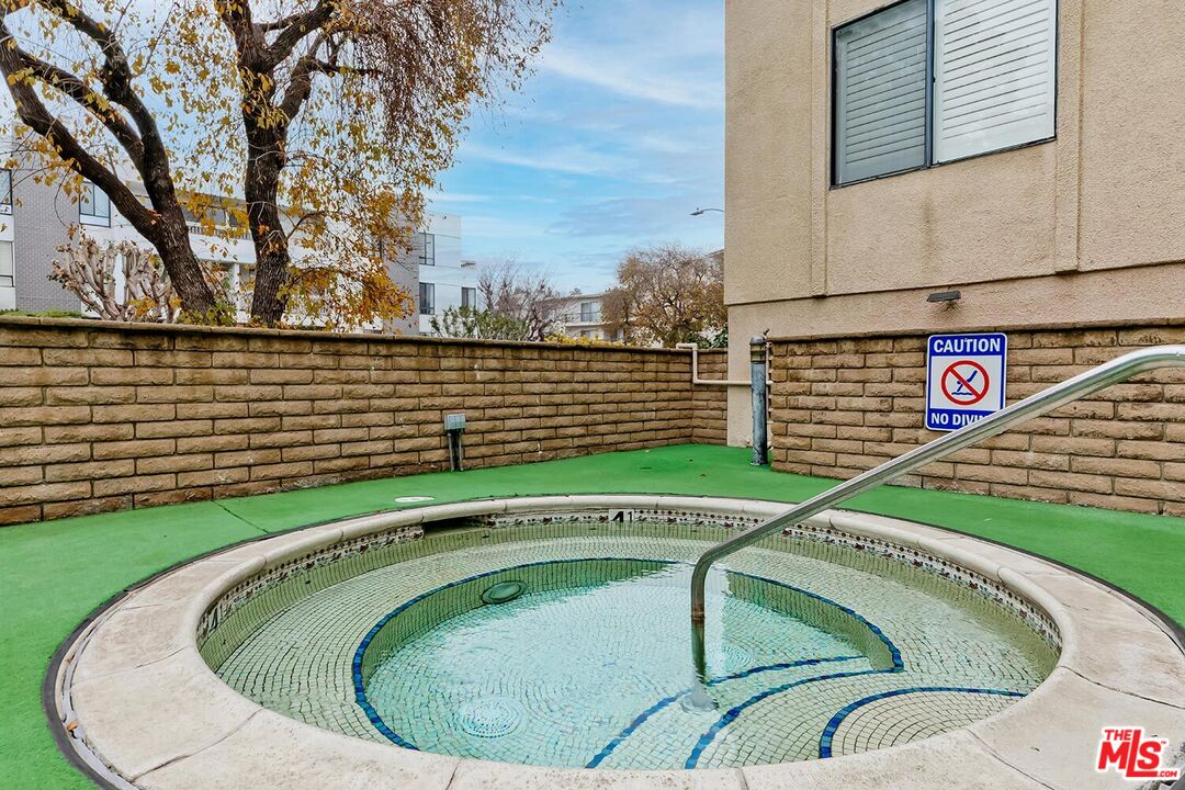 1201 S Roxbury Dr Unit: 107