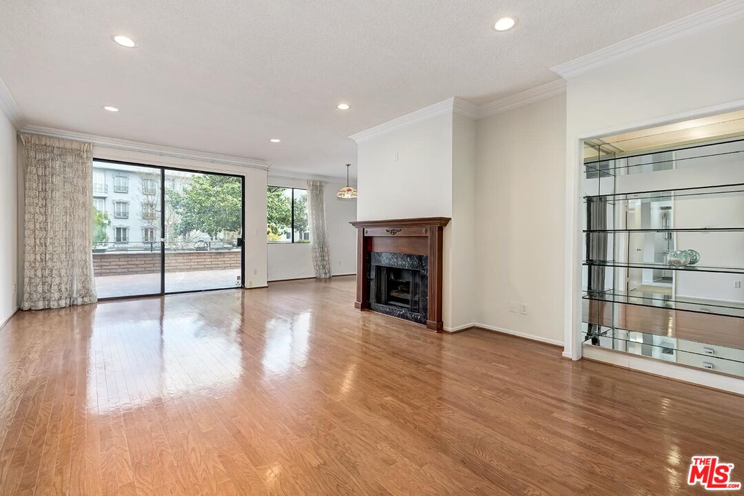 1201 S Roxbury Dr Unit: 107