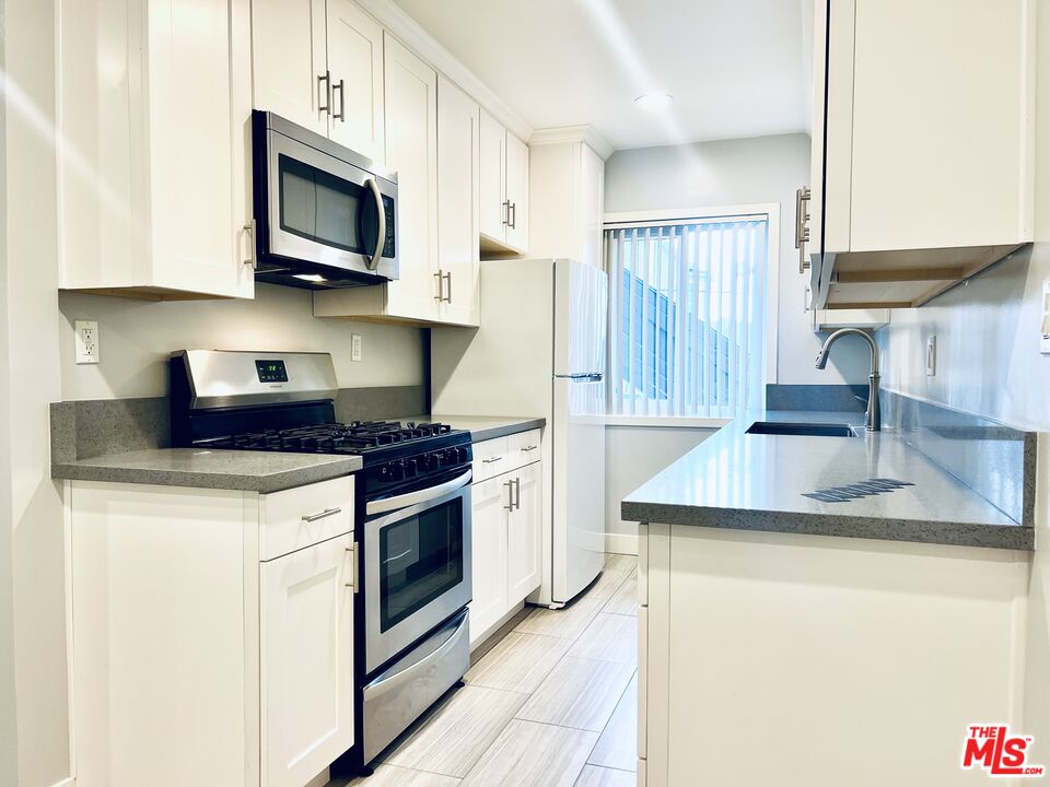 1136 SPAZIER AVE Unit: 2