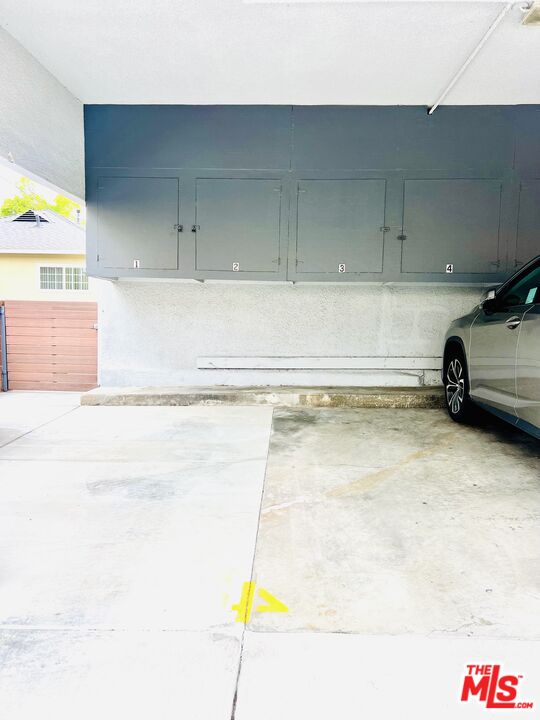 1136 SPAZIER AVE Unit: 2