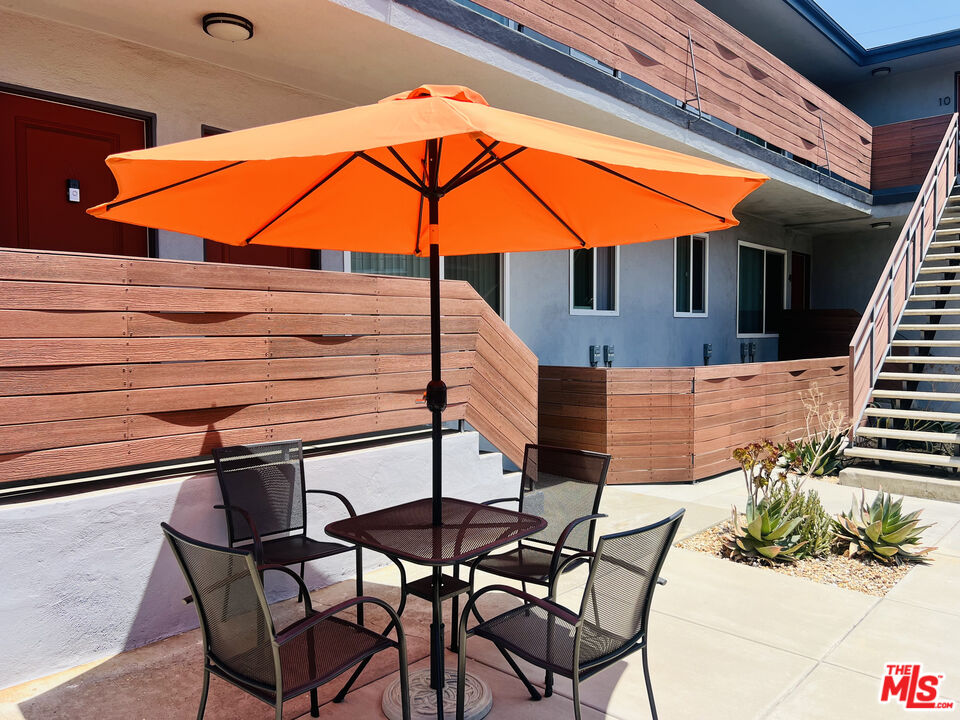 1136 SPAZIER AVE Unit: 2