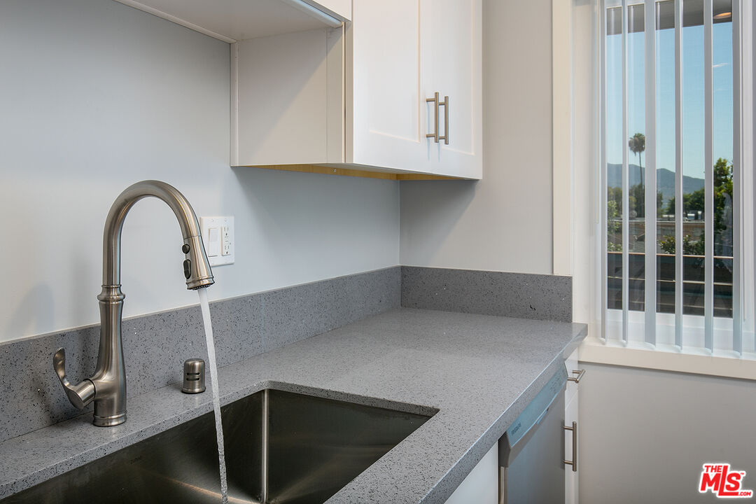 1136 SPAZIER AVE Unit: 2