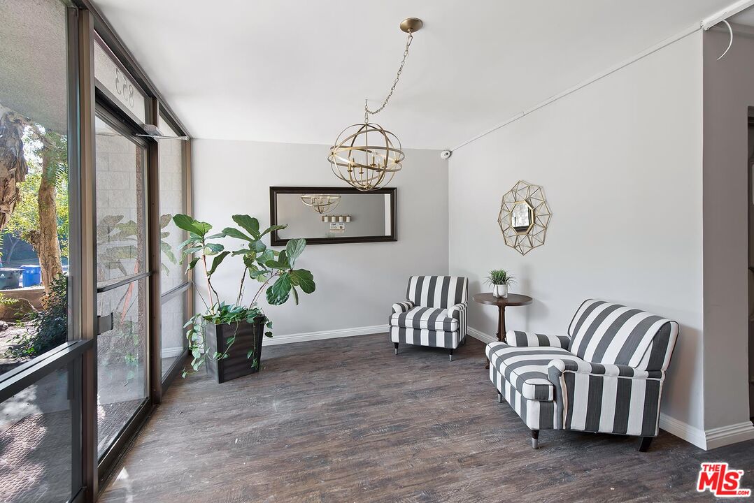853 S Le Doux Rd Unit: 104