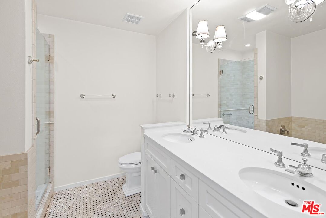 853 S Le Doux Rd Unit: 104