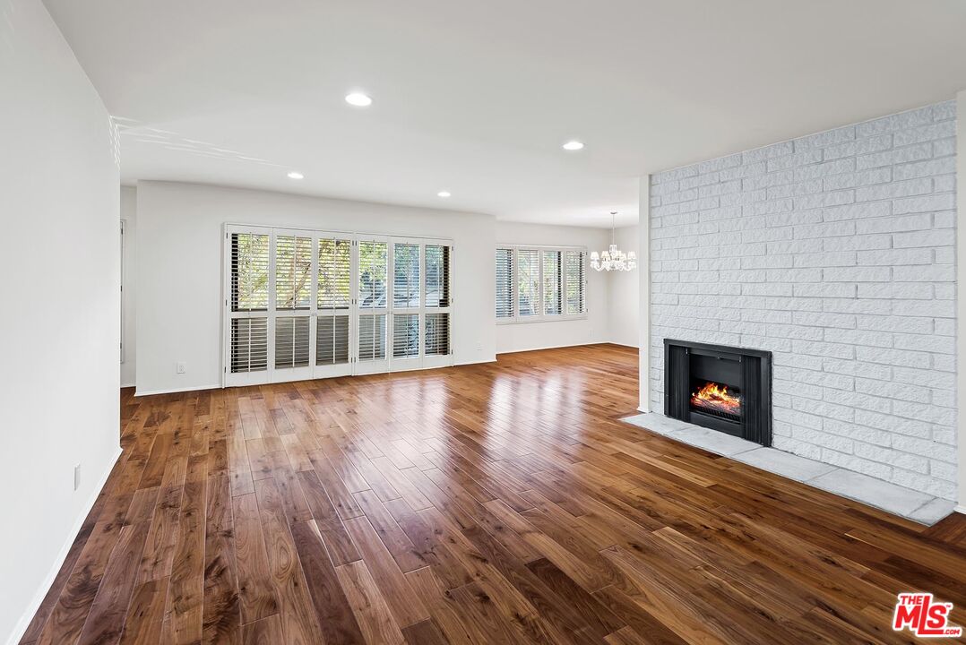 853 S Le Doux Rd Unit: 104