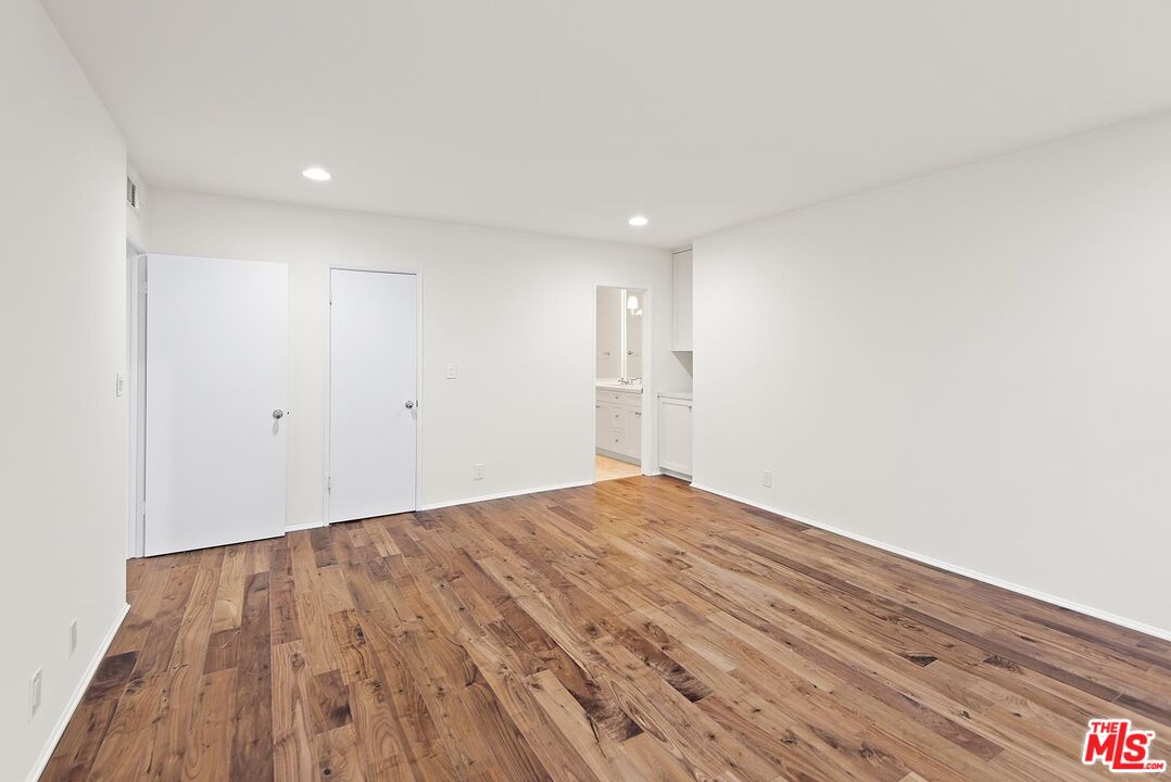853 S Le Doux Rd Unit: 104