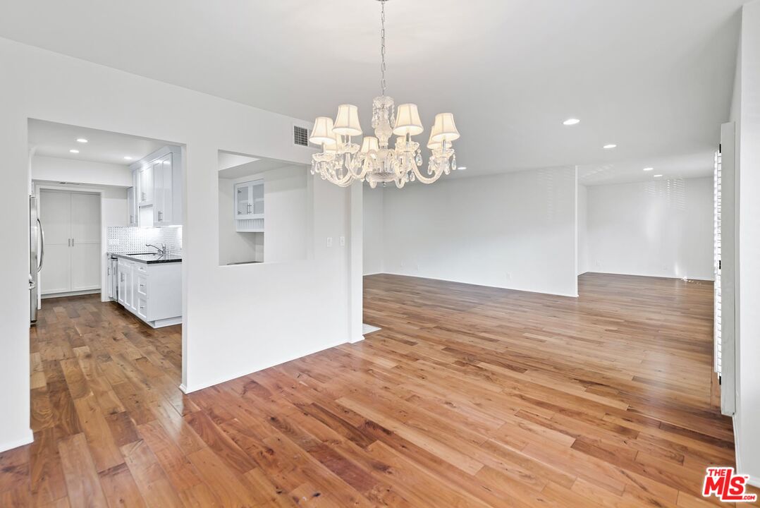 853 S Le Doux Rd Unit: 104