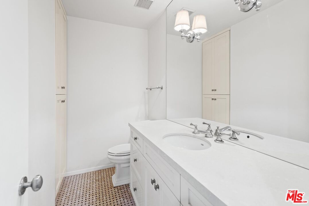 853 S Le Doux Rd Unit: 104