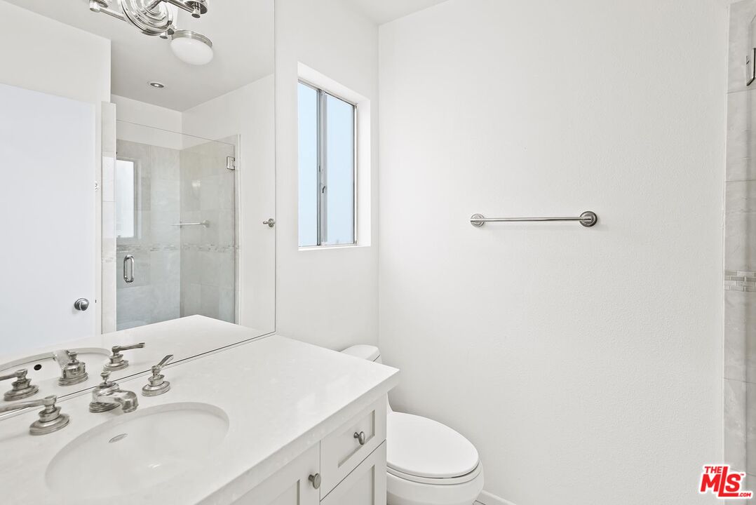 853 S Le Doux Rd Unit: 104