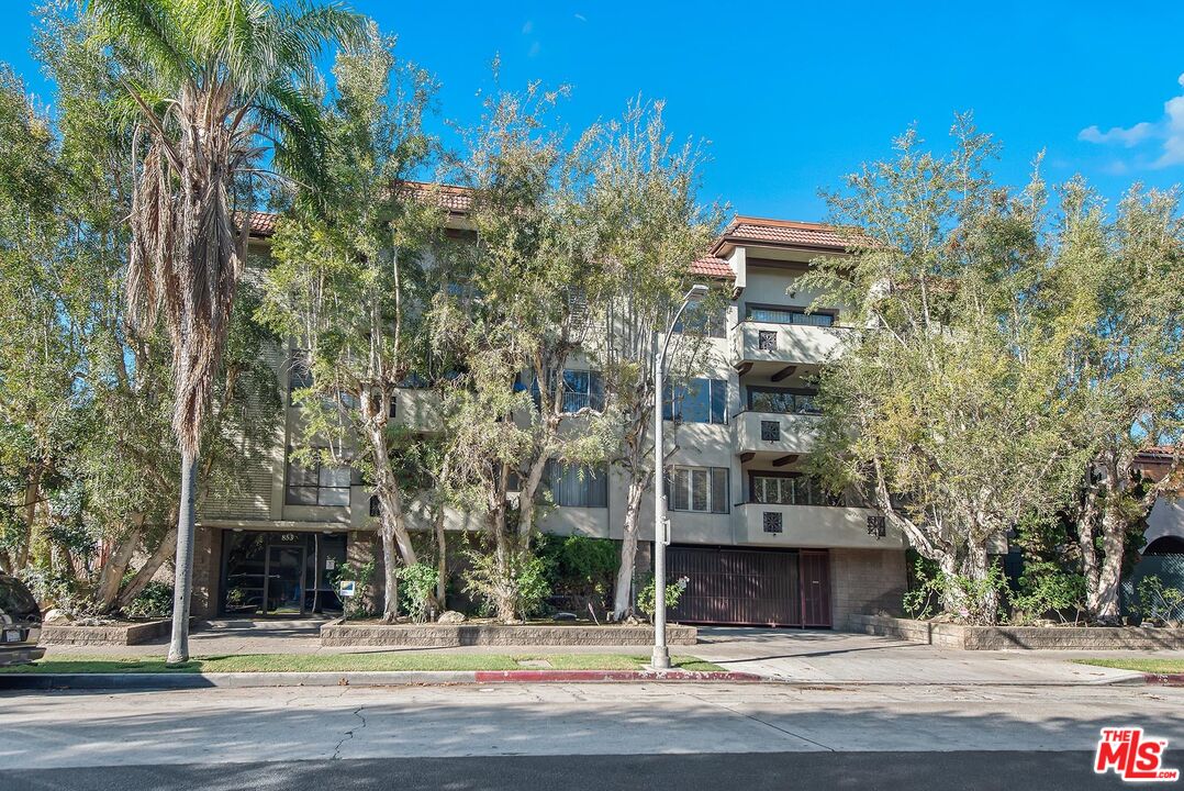 853 S Le Doux Rd Unit: 104