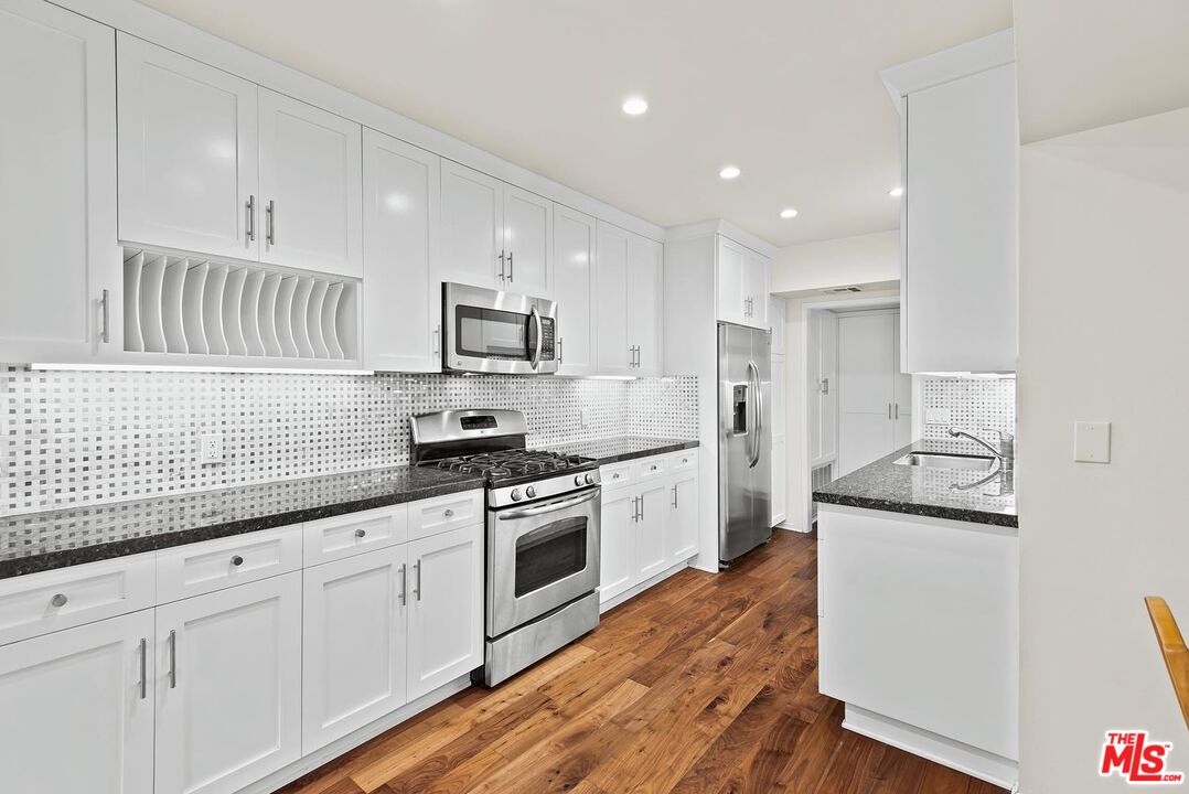 853 S Le Doux Rd Unit: 104