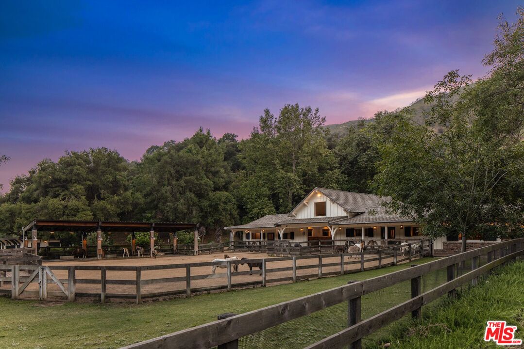 3099 Mandeville Canyon Rd