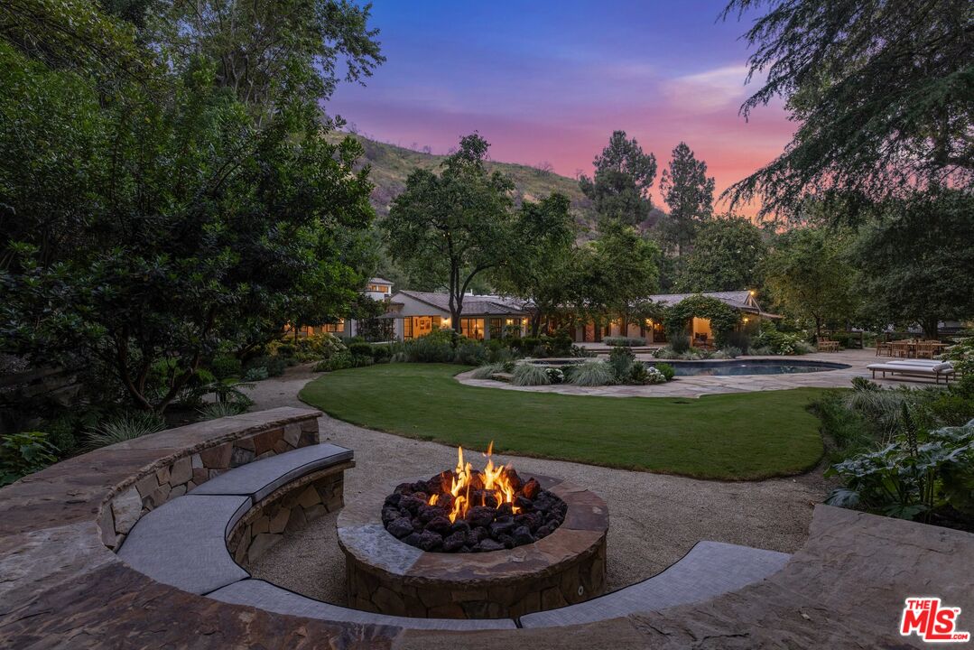 3099 Mandeville Canyon Rd