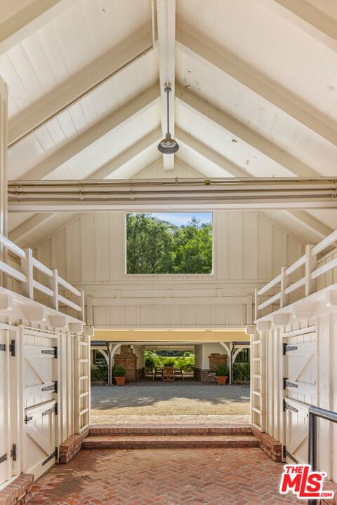 3099 Mandeville Canyon Rd