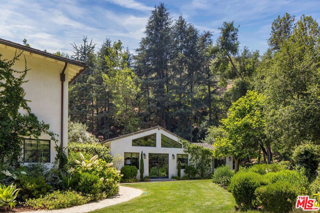 3099 Mandeville Canyon Rd