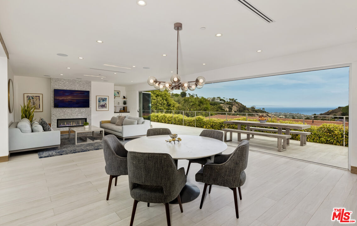 1332 El Hito Cir