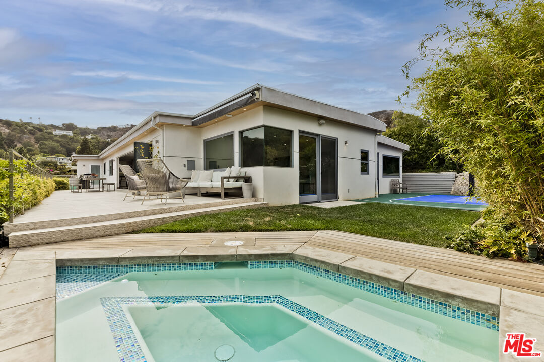 1332 El Hito Cir