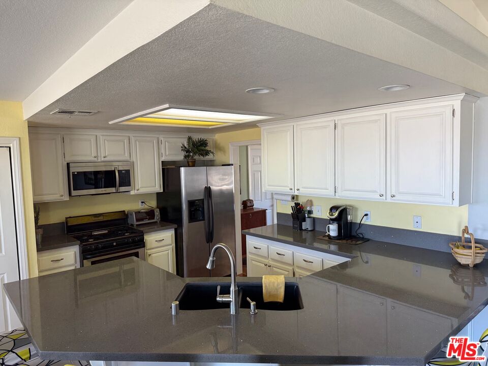 8125 Centola Rd