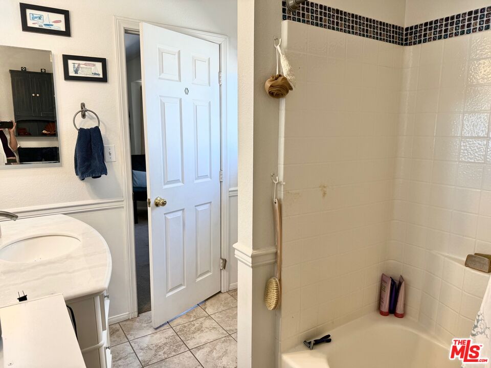 8125 Centola Rd