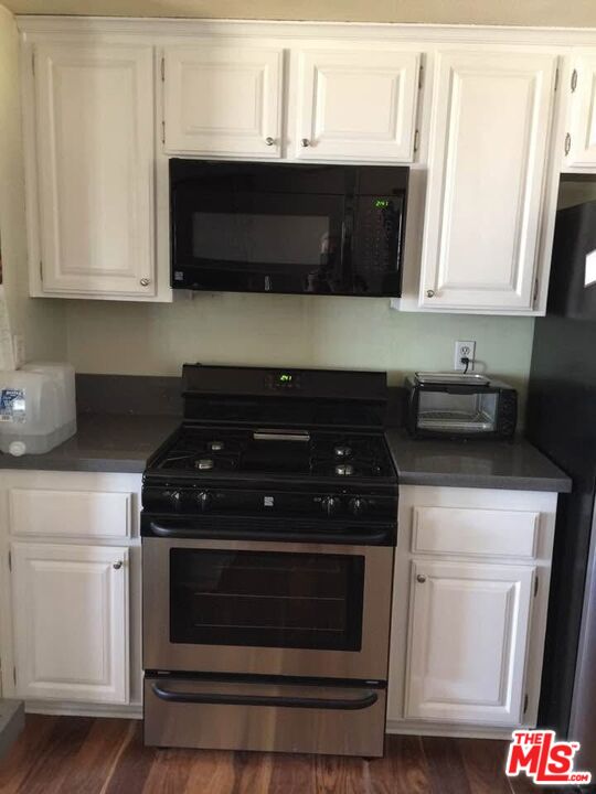 8125 Centola Rd