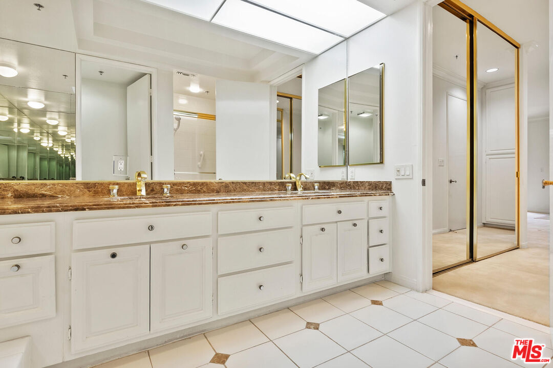 2132 Century Park Ln Unit: 304