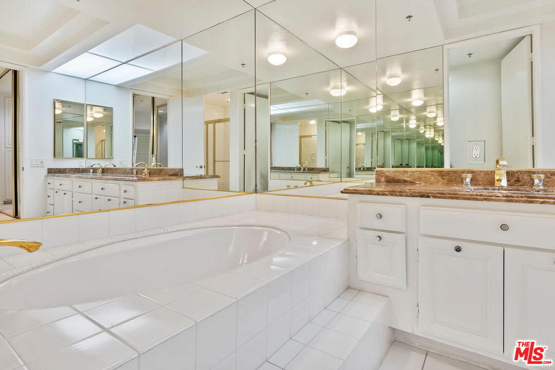 2132 Century Park Ln Unit: 304