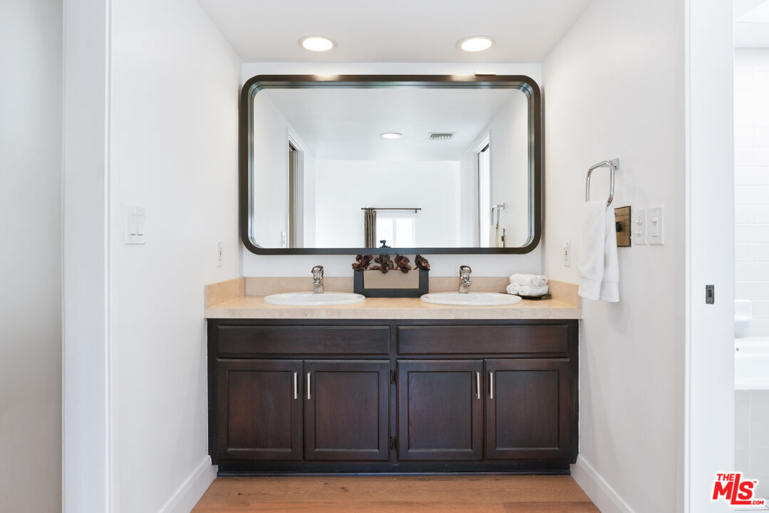 1103 S Westgate Ave Unit: 3