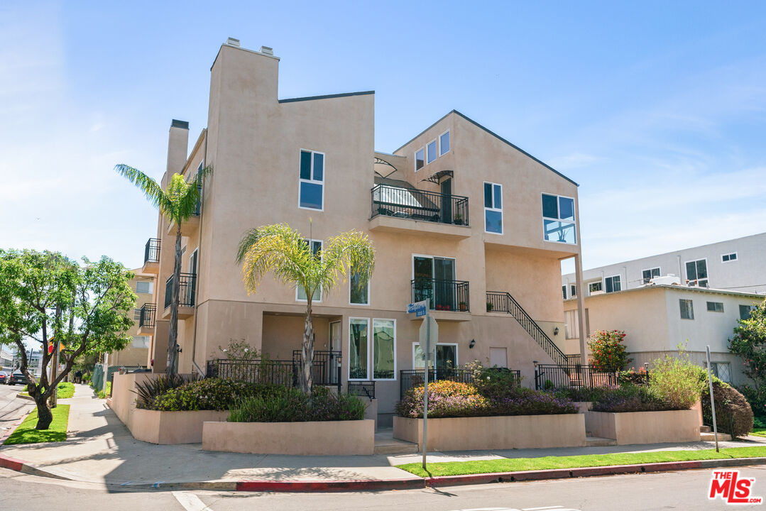 1103 S Westgate Ave Unit: 3