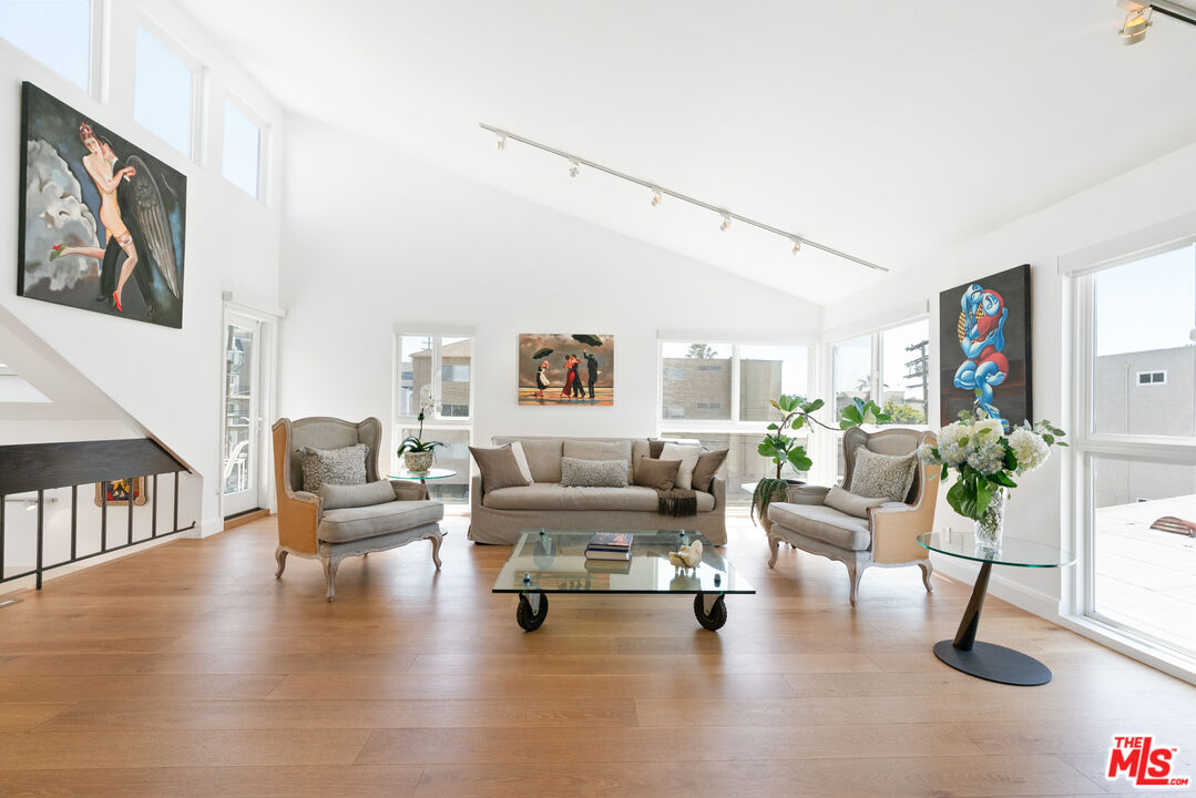 1103 S Westgate Ave Unit: 3