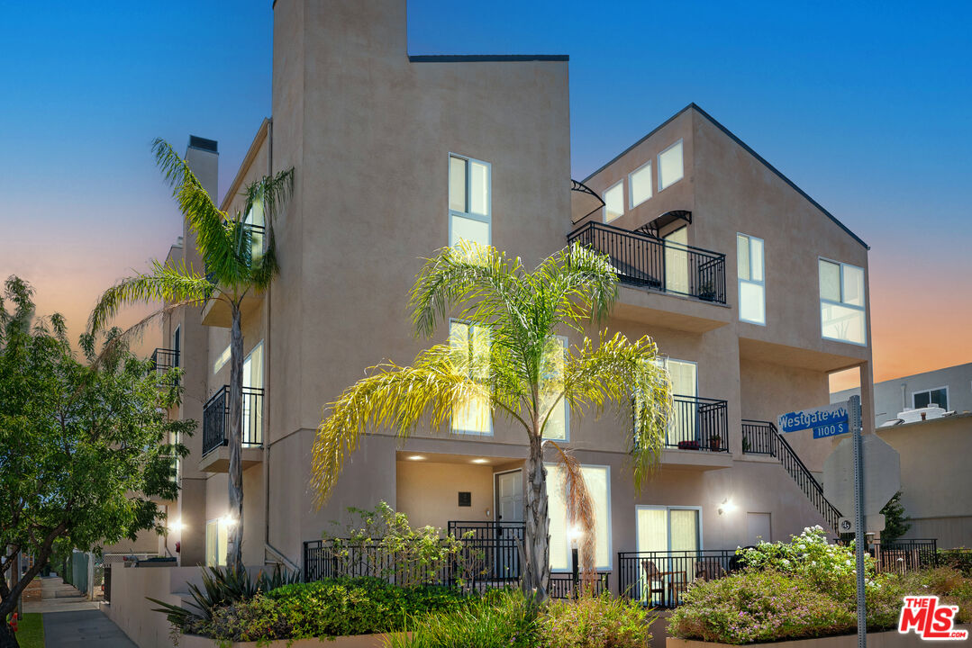 1103 S Westgate Ave Unit: 3