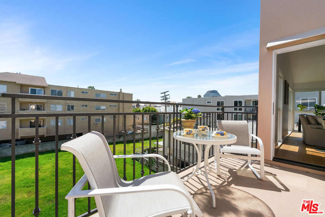 1103 S Westgate Ave Unit: 3