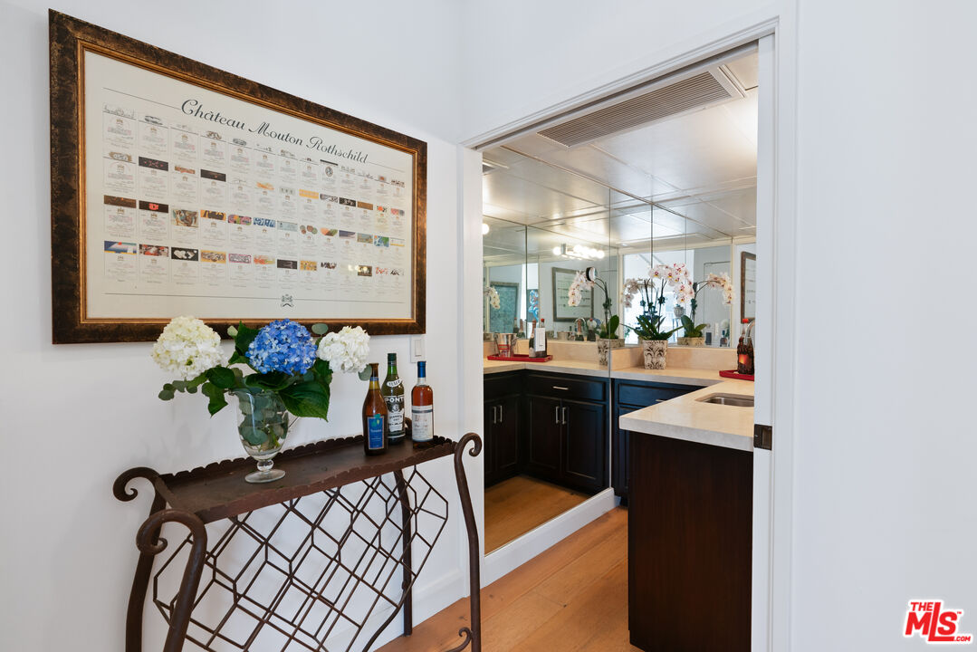 1103 S Westgate Ave Unit: 3