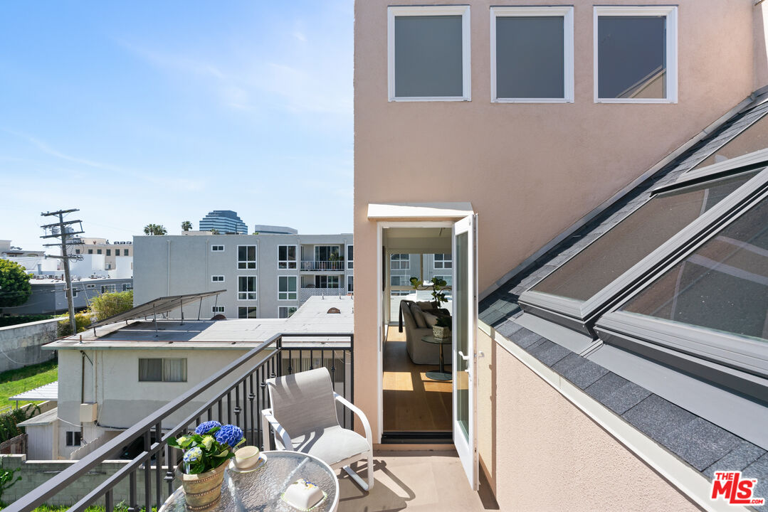 1103 S Westgate Ave Unit: 3