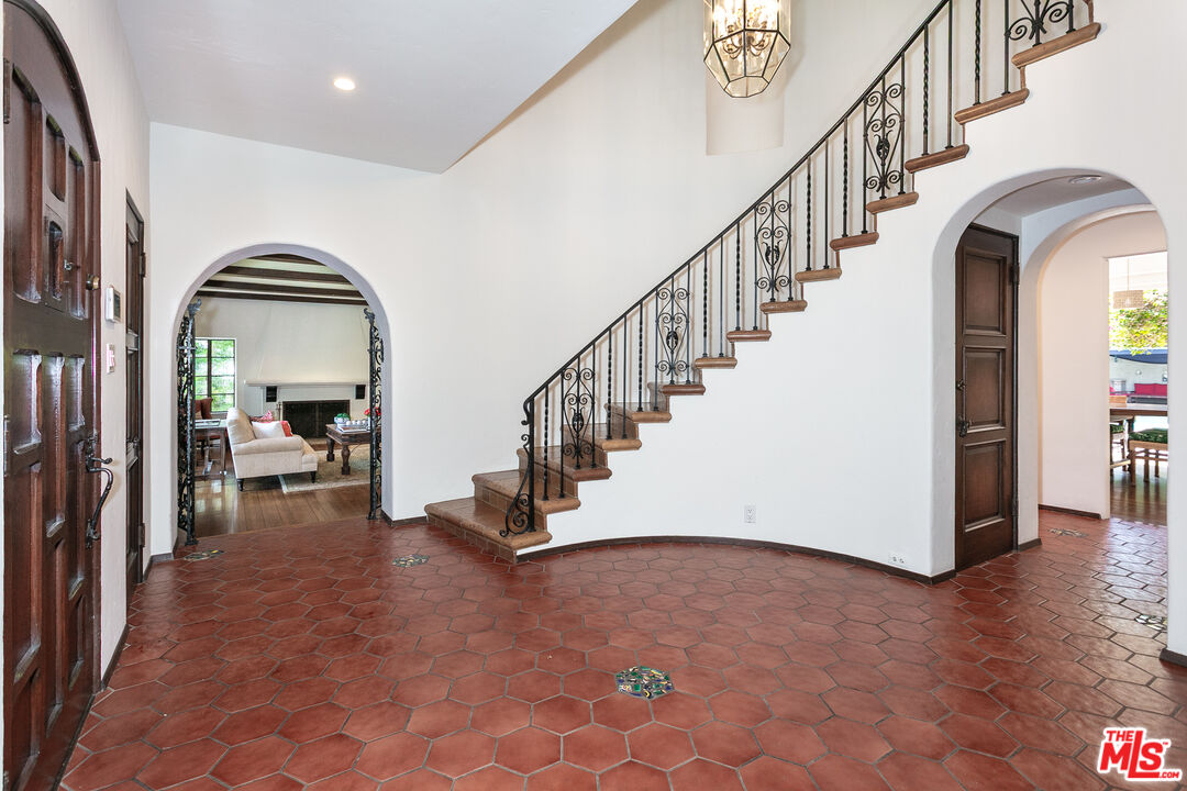 627 N Alta Dr