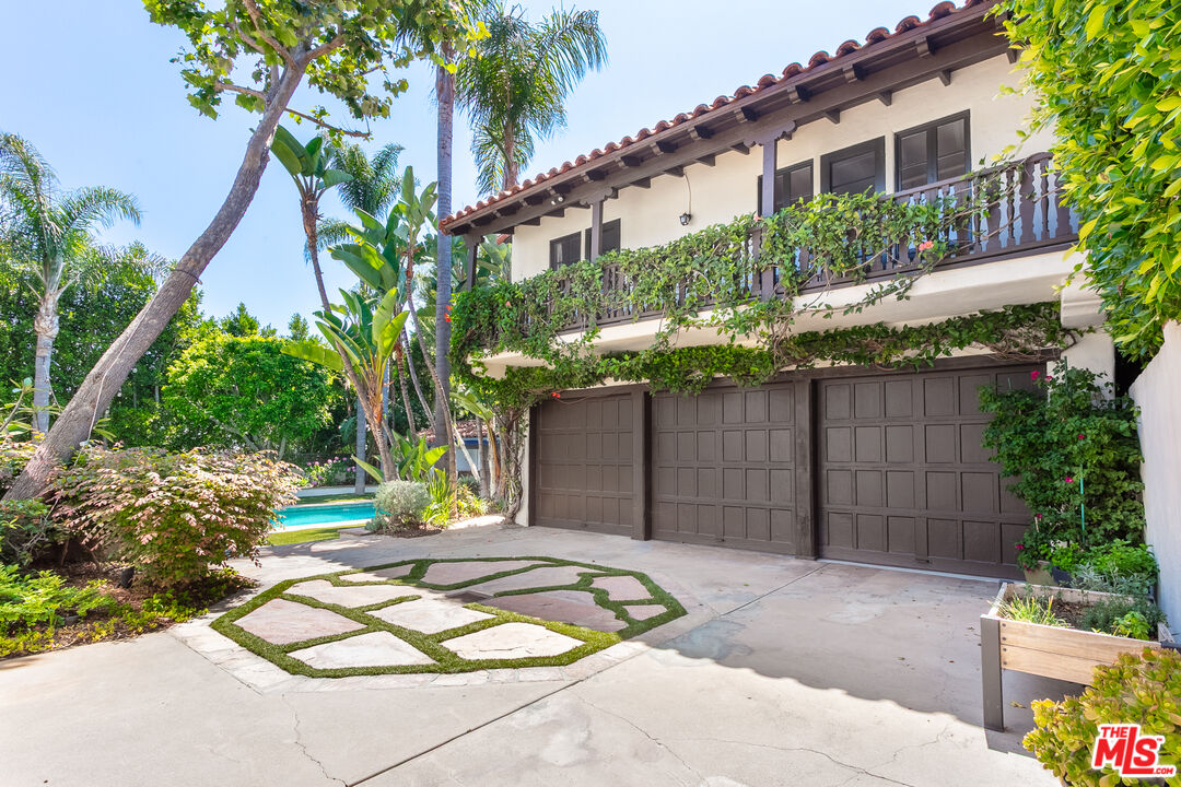 627 N Alta Dr