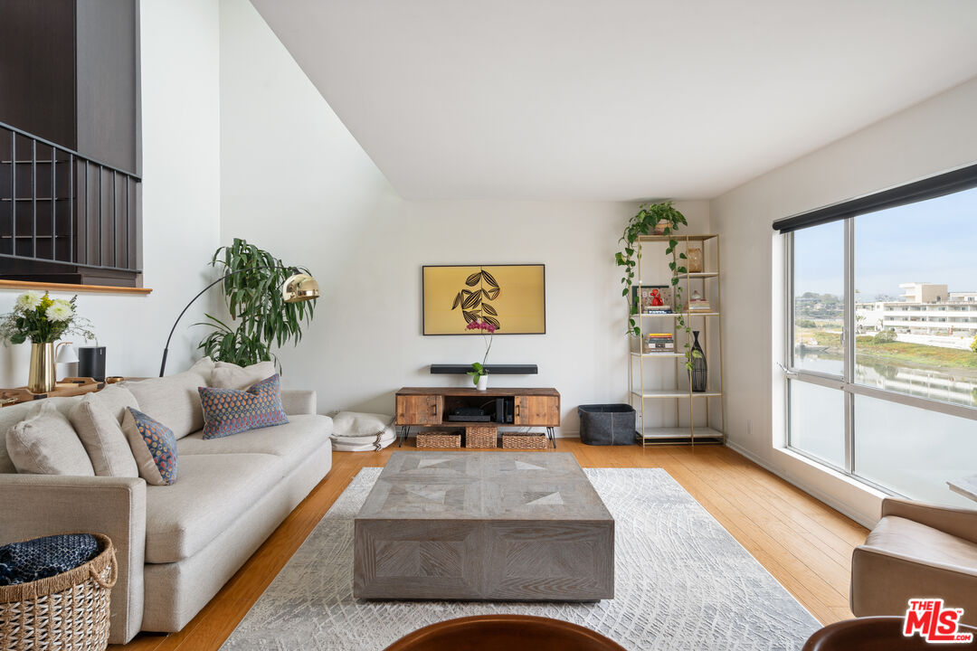 6400 Pacific Ave Unit: 309