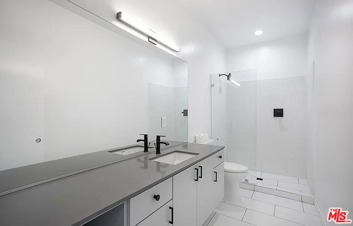 6044 La Prada St Unit: B