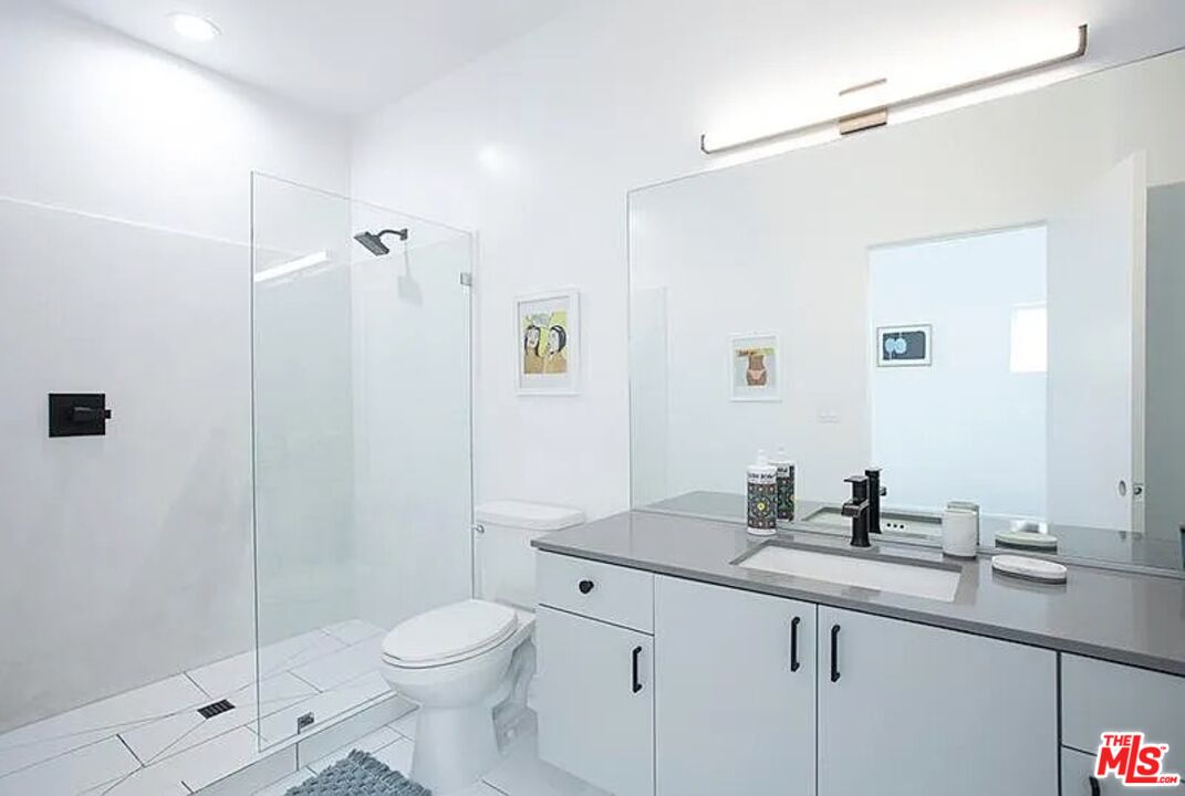 6044 La Prada St Unit: B