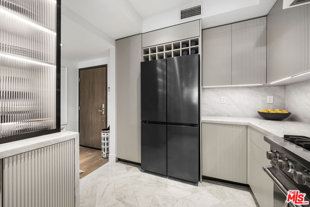 900 S Westgate Ave Unit: 201