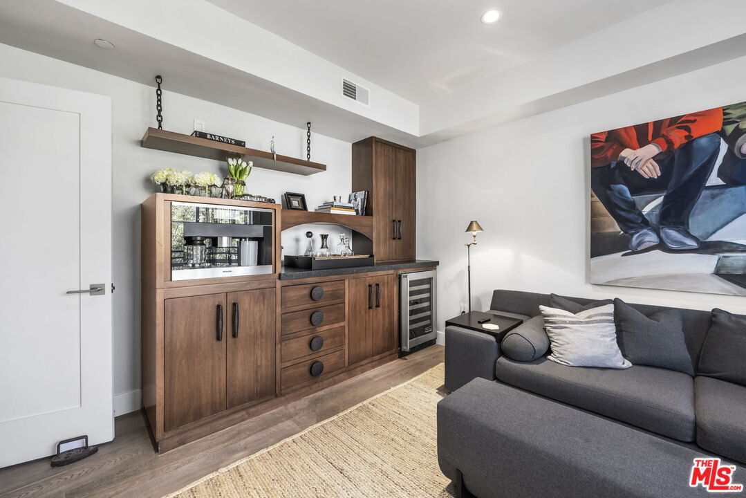 900 S Westgate Ave Unit: 201