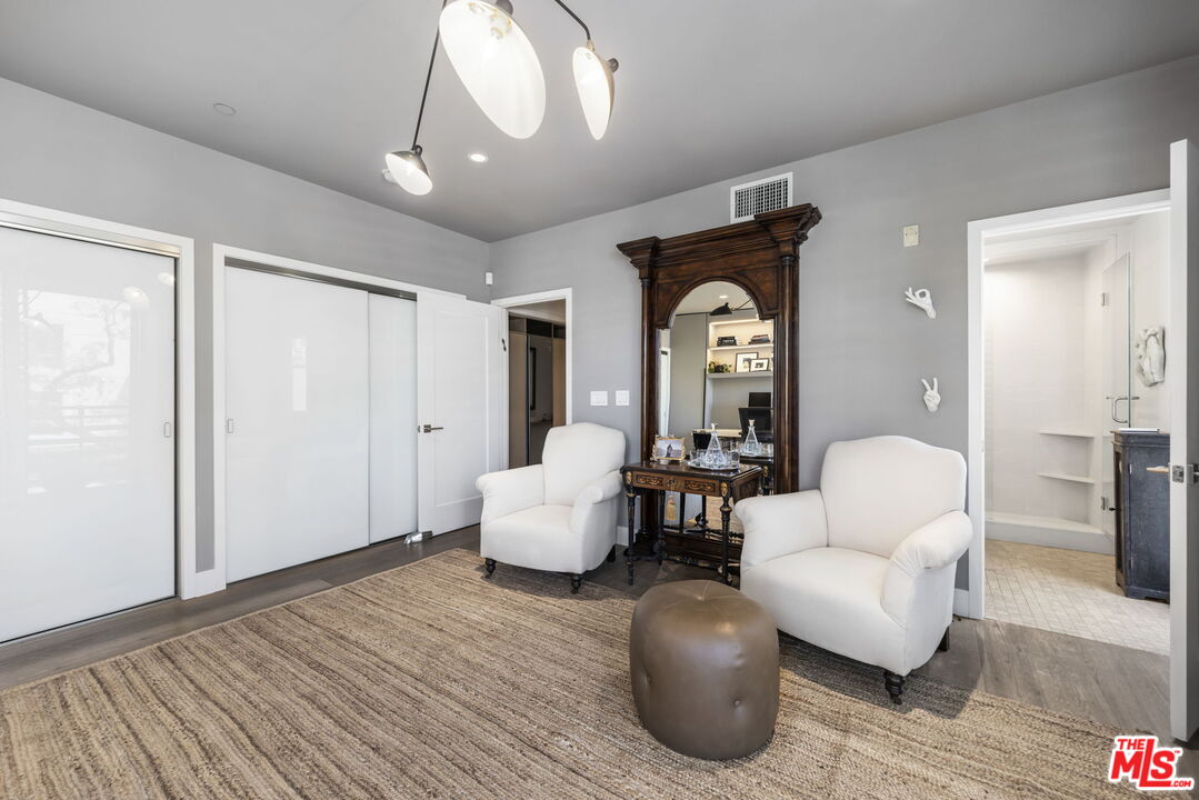 900 S Westgate Ave Unit: 201