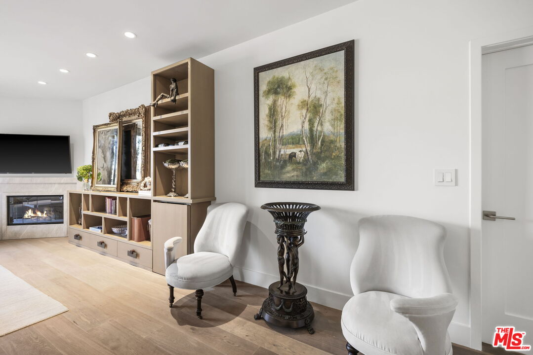 900 S Westgate Ave Unit: 201