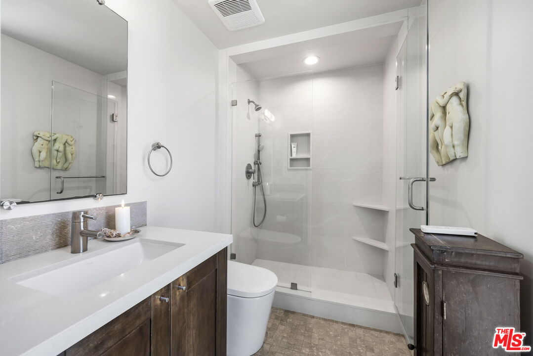 900 S Westgate Ave Unit: 201