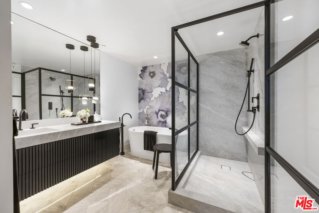 900 S Westgate Ave Unit: 201